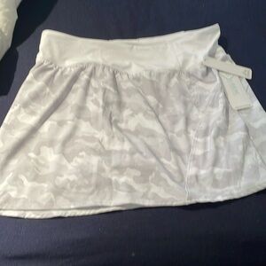 RBK women’s skirt camouflage white and grey. Sz xl